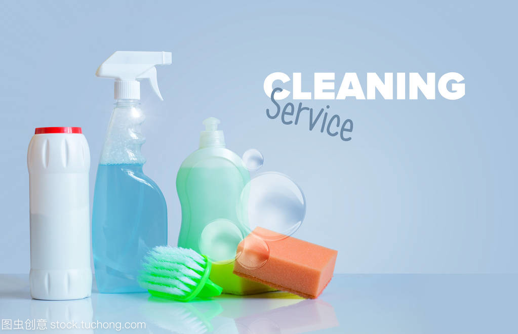 藍色背景上的清潔服務(wù) 專業(yè)與信賴的象征