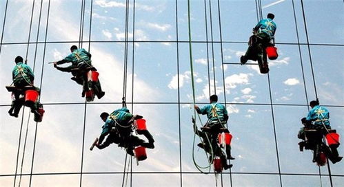 廣州荔灣玻璃幕外墻清洗步驟與要求